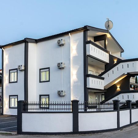 Apart-Hotel Prestige Улцинь Экстерьер фото